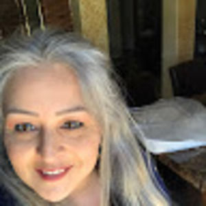 Meet your Posher, Claudia